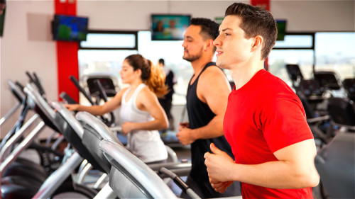 在跑步机上行走的时间较长，表示男人拥有健康的心血管。