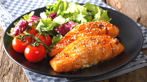 多吃魚肉、新鮮果蔬等，能攝取身體所需的營養。