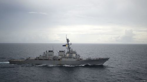 美國海軍迪凱特號驅逐艦2016年10月13日在南中國海巡航