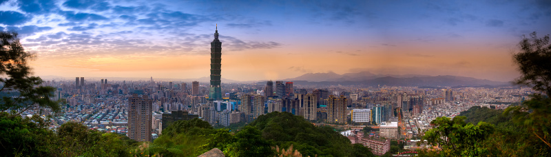 在蒋公的主导下，在战后，台湾出现了经济奇迹。