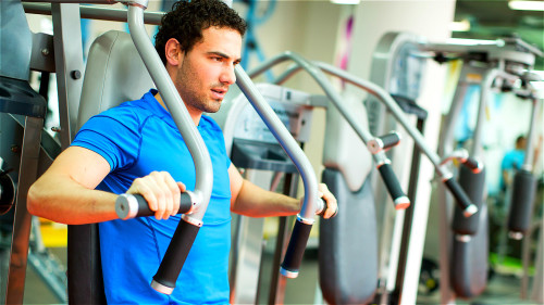 中年时期加强运动，能保持肌肉力量和改善总体健康状况。