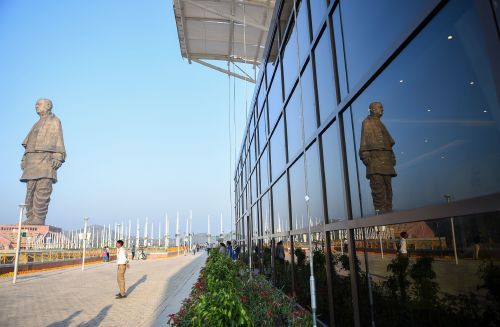 印度揭幕世界上最高的雕像图/视频