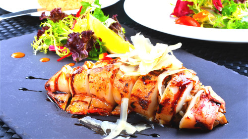 墨魚營養豐富，含優質深海蛋白，是低膽固醇的滋補美食。