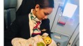嬰兒哭鬧不斷美女空姐的行為令人感動(圖)
