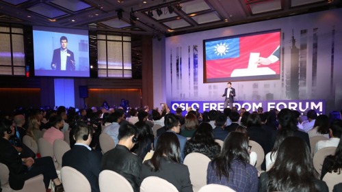 國際人權盛會「奧斯陸自由論壇」首度移師亞洲，10日在台北登場。而人權基金會策略長阿雷克斯‧格拉德斯坦則代表主辦單位闡述論壇目的與意義。