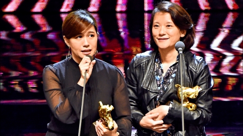 傅榆（左）在颁奖典礼上的一番得奖感言，引起轩然大波。