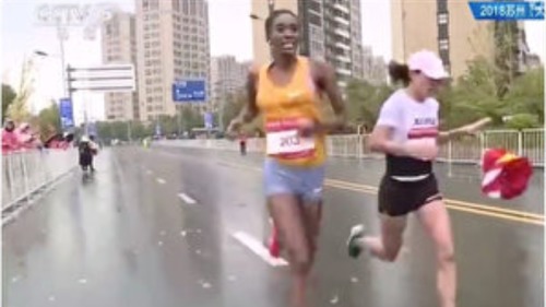 被「愛國主義」打亂節奏中國馬拉松選手痛失冠軍
