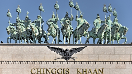 1219年秋成吉思汗率大军20万征讨花刺子模。