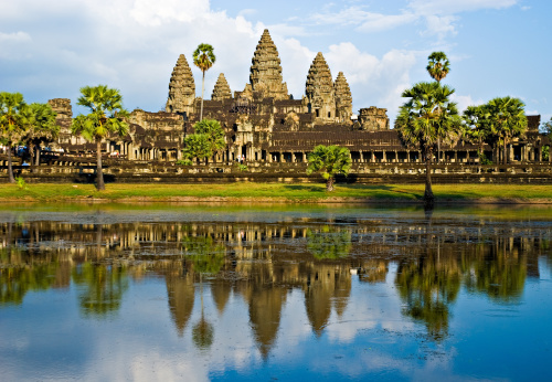 柬埔寨北部的暹粒市近郊有舉世聞名的世界遺產吳哥窟。
