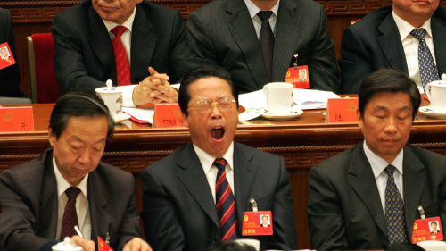 中共党文化“假大空”，官员流行年龄造假。