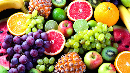 有些水果果糖含量不低，碳水含量也高得多，所以甜的水果不宜多吃。