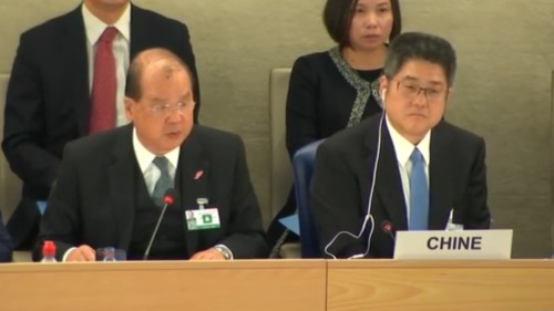 中國由外交部副部長樂玉成（右）及香港政務司司長張建宗（左）