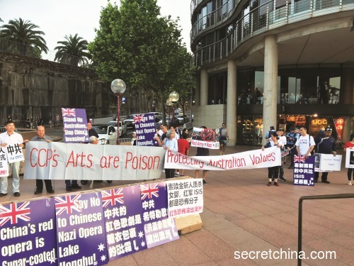 中國大陸紅色歌劇《洪湖赤衛隊》在悉尼歌劇院及墨爾本演藝中心均遭到民眾強烈抗議。