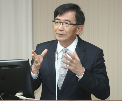 中华民国交通部长吴宏谋请辞获准。