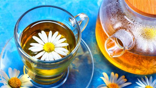 想要消除疲劳烦躁，应该喝花茶。