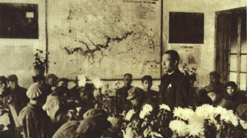 第一次全国苏维埃代表大会上，毛泽东当选为中华苏维埃共和国中央执行委员会主席，曾山杀人表现很好，当选为中央执行委员。