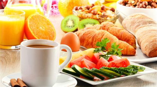 早餐应当吃好一点，品质及营养价值要高一些、精一些。