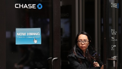 美國失業率低 招工廣告