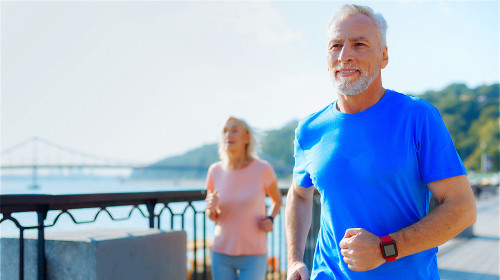 保持健康的生活方式和積極的生活態度，就是最好的抗衰老方法。