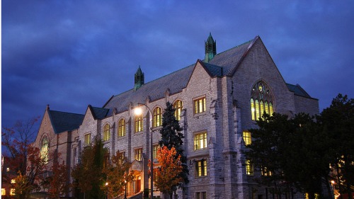 加拿大皇后大學的達格拉斯圖書館
