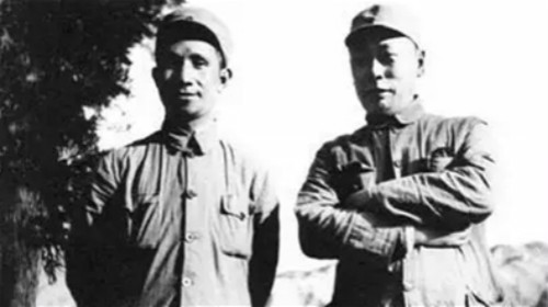 新四军时期粟裕与陈毅的合影。