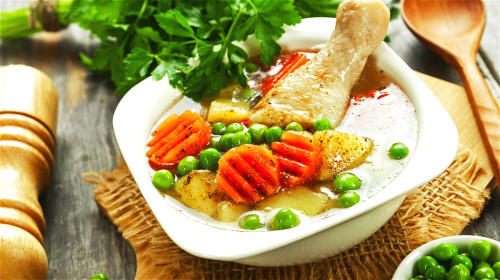 雞湯和蔬菜搭配具有很好的抗炎效果，有助於消除因感冒引起的炎症。