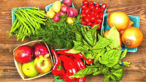 大量的蔬菜、水果可有效补充多种维生素，防止营养不足引起的认知功能减退。