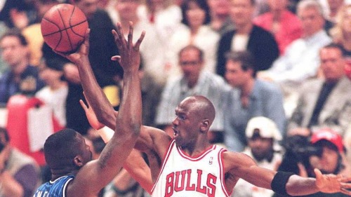 NBA传奇球星麦可乔丹（Michael Jordan）的同名品牌“乔丹（Air Jordan）”遭中国品牌“乔丹体育”控告侵权。