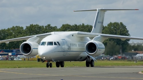 2007年，一架安-148在巴黎－勒布爾熱機場參加巴黎國際航空航天展。