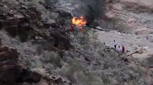 目击者回忆大峡谷观光直升机坠毁瞬间