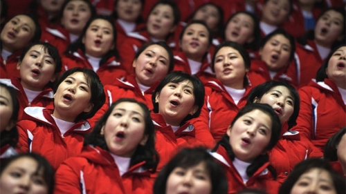 朝鮮拉拉隊在冬奧賽場引起轟動，足足的吸睛一把。