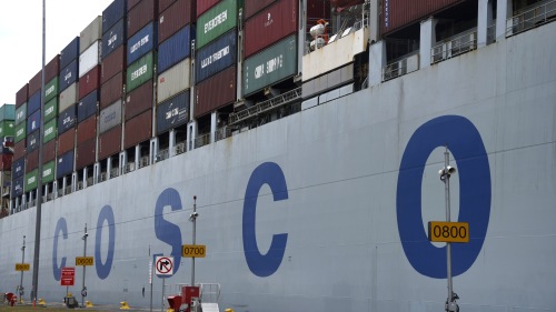 航運巨頭中國遠洋海運集團有限公司旗下的子公司中遠海能因運送伊朗原油，被美國加入制裁。（圖片來源：RODRIGO ARANGUA/AFP/Getty Images）