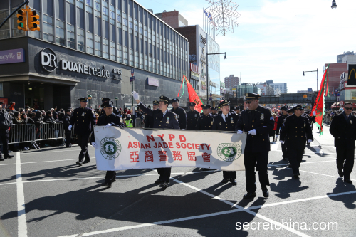 纽约各族裔近万人大游行 亚裔警务协会