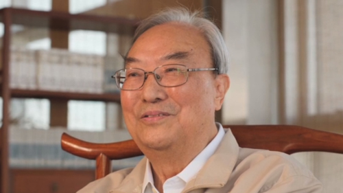新华社香港分社的前副社长张浚生，19日在家中心脏病发跌倒，抢救后不治，享年82岁。