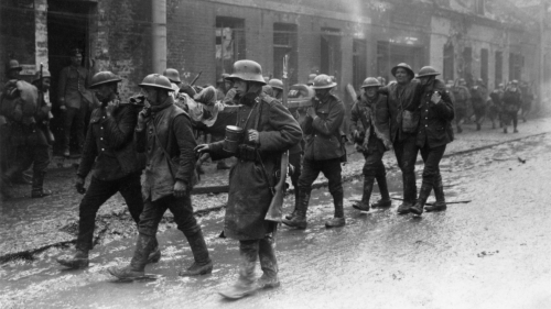 一戰中，法國街上的英、德傷兵。