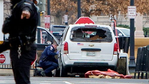 女子開車撞白宮附近屏障川普讚特勤局反應迅速