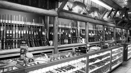 當時買賣槍支的鋪子很多，城市、縣城、大的鄉鎮都有賣槍的店。圖為示意圖。