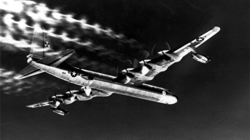 当时美国针对中共的威胁，在关岛基地部署了装备了核弹的B－36轰炸机。