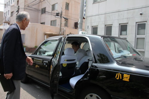 日本退休首相吃壽司要中國人請有人不幹了！