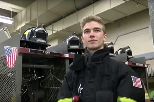 18岁高中生考取消防员勤工助学做了件轰动社会的大事视频/图