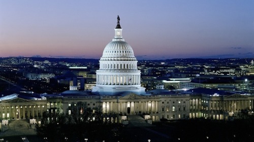 美国会通过两党预算案政府关门危机解除(图)