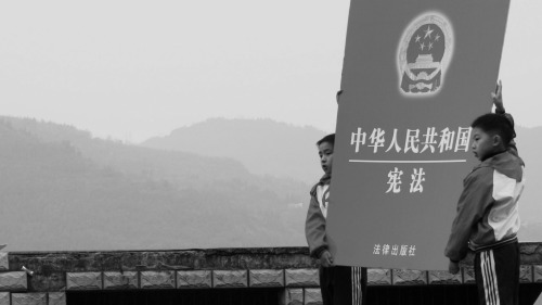 北京當局宣布修憲後，激起輿論強烈反彈。