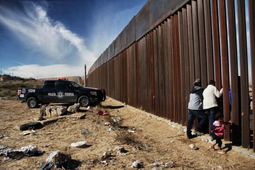 避免邊境出現「大場面」川普稱讚墨西哥