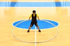 他轉動世界最大呼拉圈直徑超5公尺(圖)