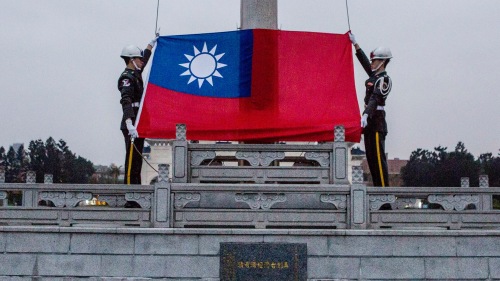 依2000到2016年的訪談資料的研究顯示，以「中華民國」當作國家認同已成為台灣社會主流；在政治認同上，民眾已視中華人民共和國為不同的國家。