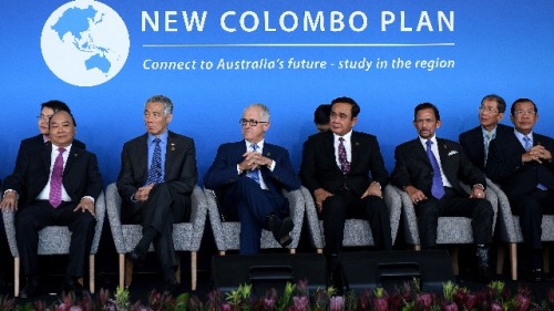 2018年3月17日，東盟在澳大利亞悉尼舉行特別首腦會議，越南總理阮選福（左一），澳大利亞總理譚寶（左三）。