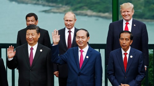 2017年11月11日，川普、習近平、普京出席在越南的APEC峰會。