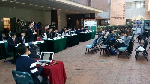 香港大學學生會正舉行質詢