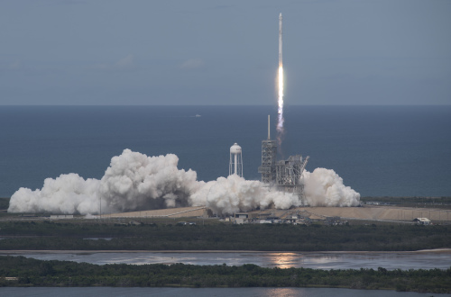 SpaceX「獵鷹9號」火箭升空
