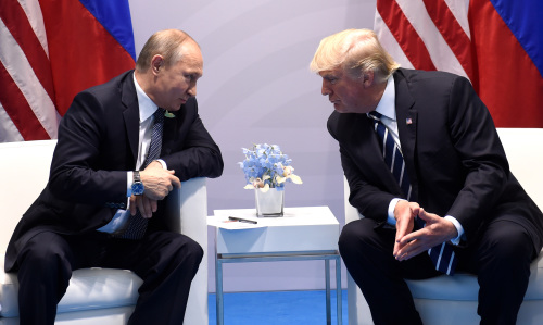 2017年7月7日，美國總統川普與俄羅斯總統普京在德國漢堡G20峰會期間會晤。